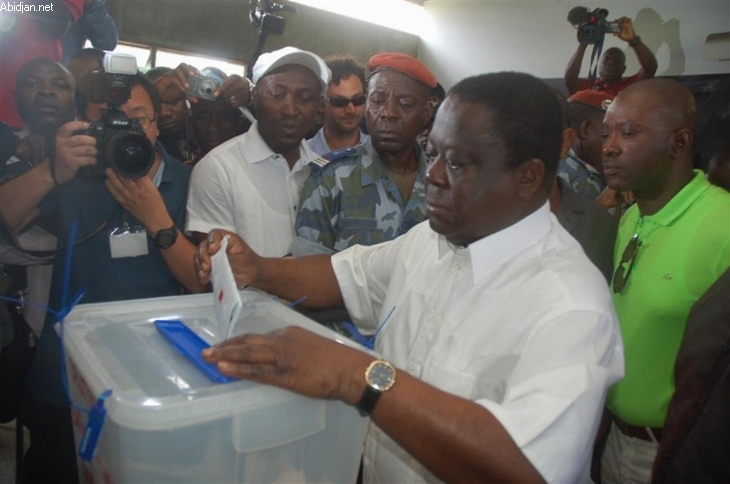 Le président Bédié, après son vote à Cocody Sainte Marie : 